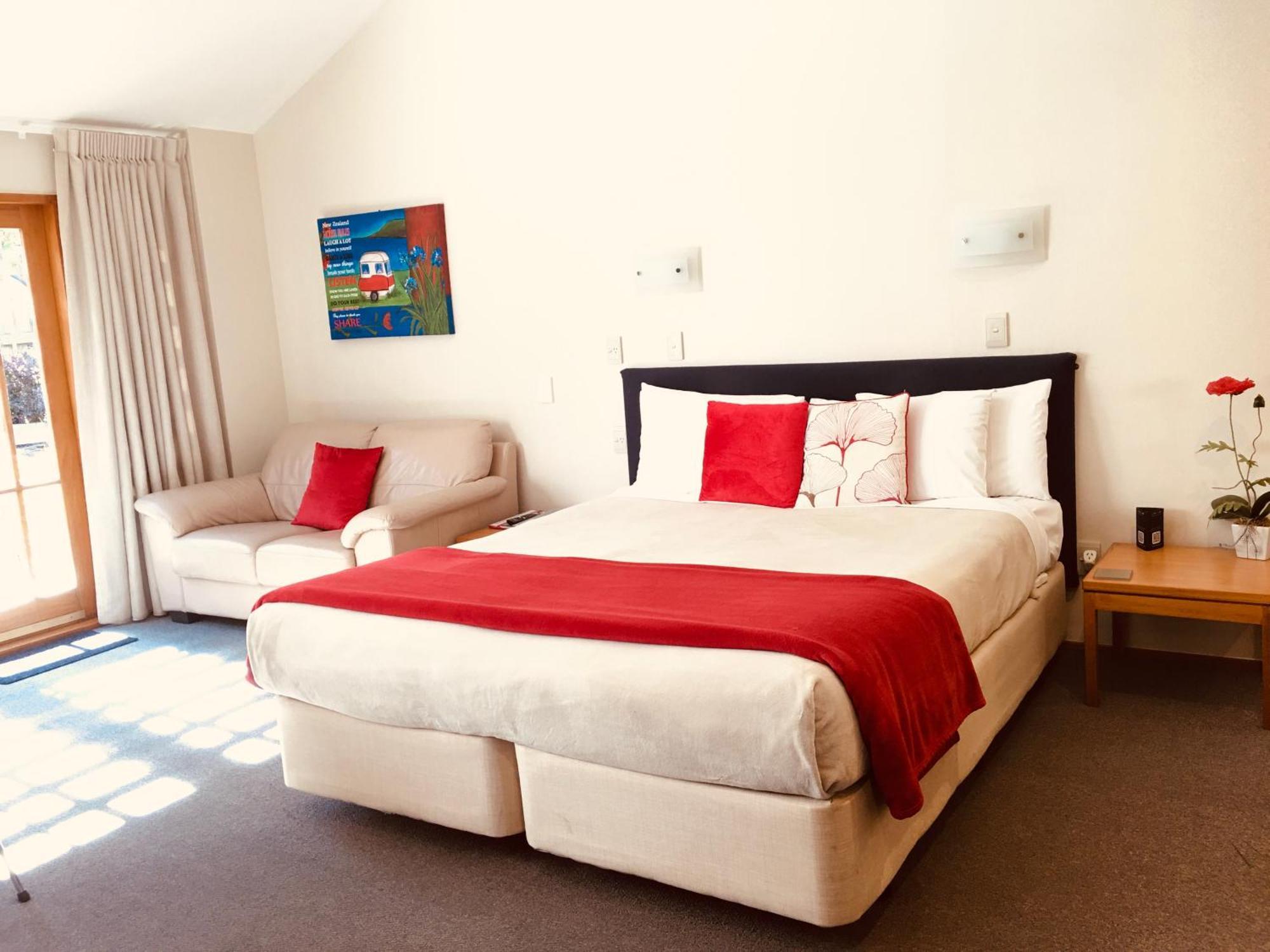 Cascades Lakefront Motel Taupo Exterior foto A room at the hotel